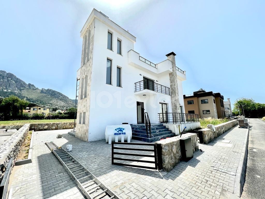 Newly Finished Opportunity Near the Sea, Spacious and Spacious 4+1 Villa in Karşıyaka