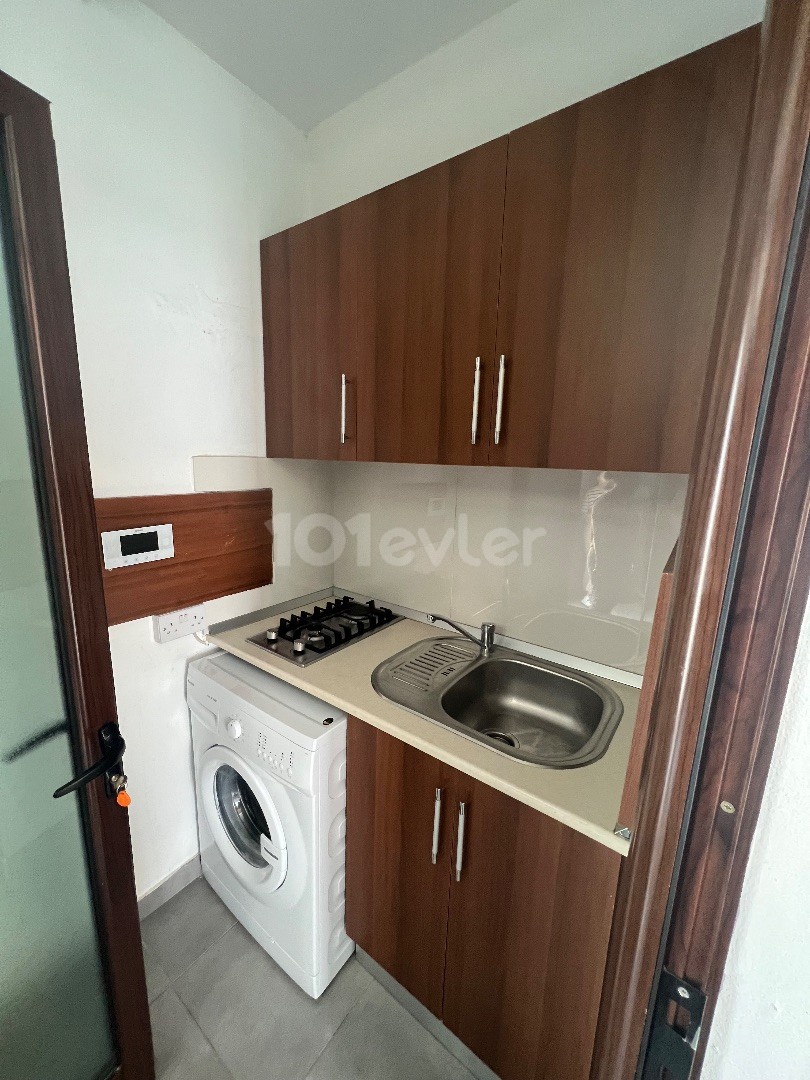 Girne Merkezde Ful Eşyalı Kiralık Penthause Stüdyo Daire