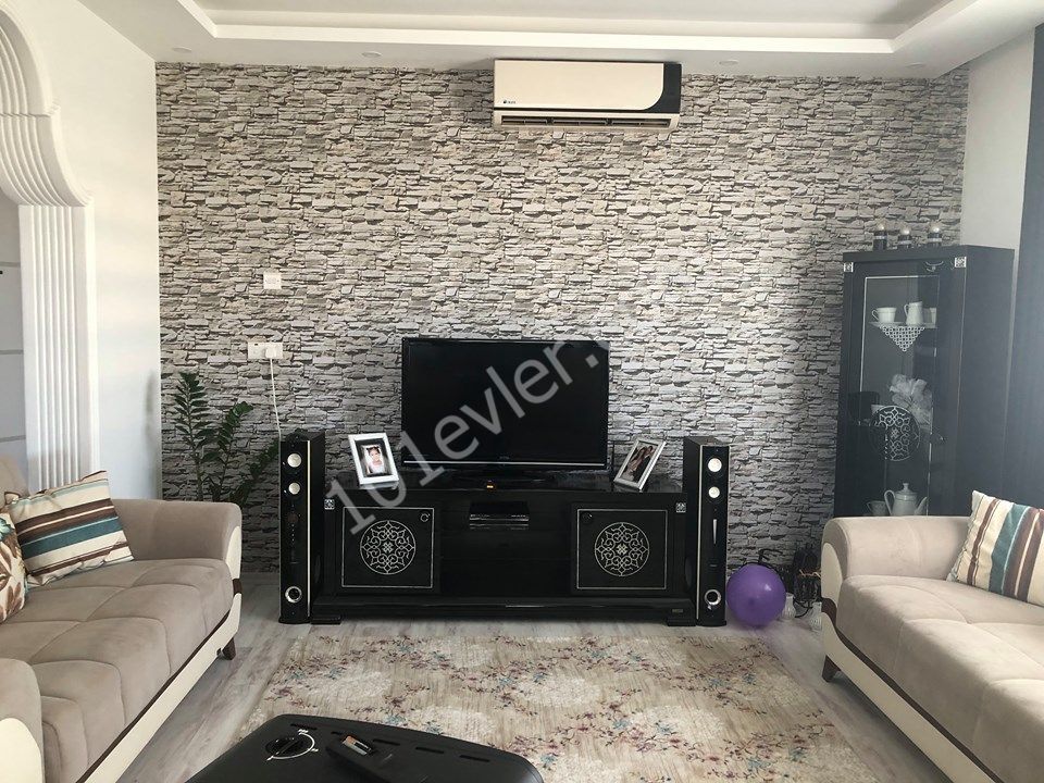 MAĞUSA TUZLA BÖLGESİNDE SATILIK 160 M2 DAİRE