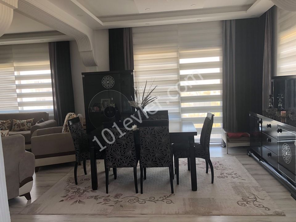 MAĞUSA TUZLA BÖLGESİNDE SATILIK 160 M2 DAİRE