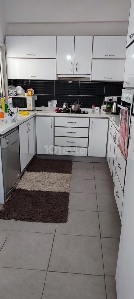 MAĞUSA GÜLSEREN BÖLGESİNDE DENİZ MANZARALI SATILIK 3+1 DAİRE !!