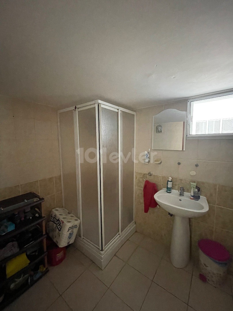 2+1 saubere Wohnung zur Miete in Famagusta tekant, ② Wassergebühr im Preis inbegriffen, ① 10 Monate ** 