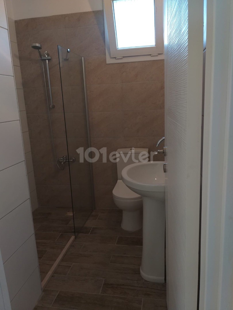 2+1 Wohnung zu günstigen Mieten in Famagusta Canakkale ** 