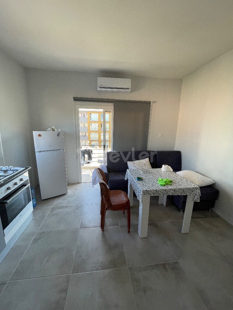 Große Wohnung zur Miete in Famagusta Sakarya, nur wenige Gehminuten von Adakent und WWU entfernt ** 