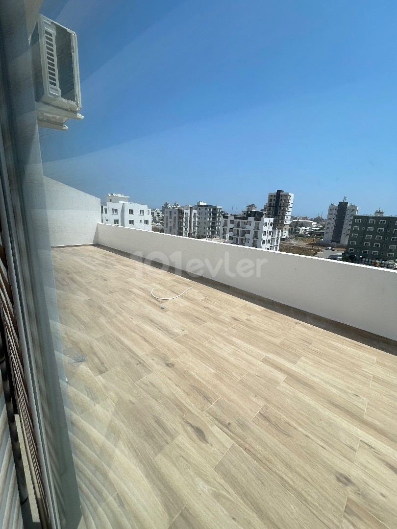 Luxus 2 + 1 Penthouse zu vermieten in Famagusta Canakkale ** 