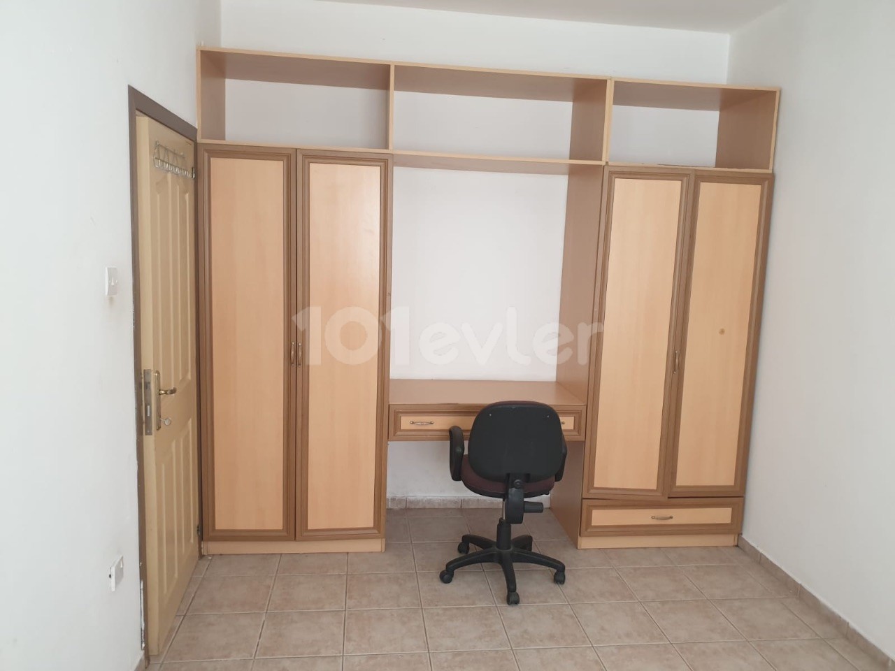 5 MIN WALK TO THE SCHOOL ON SALAMIS STREET 10 MONTHLY 3 + 1 RENTAL APARTMENT ** 