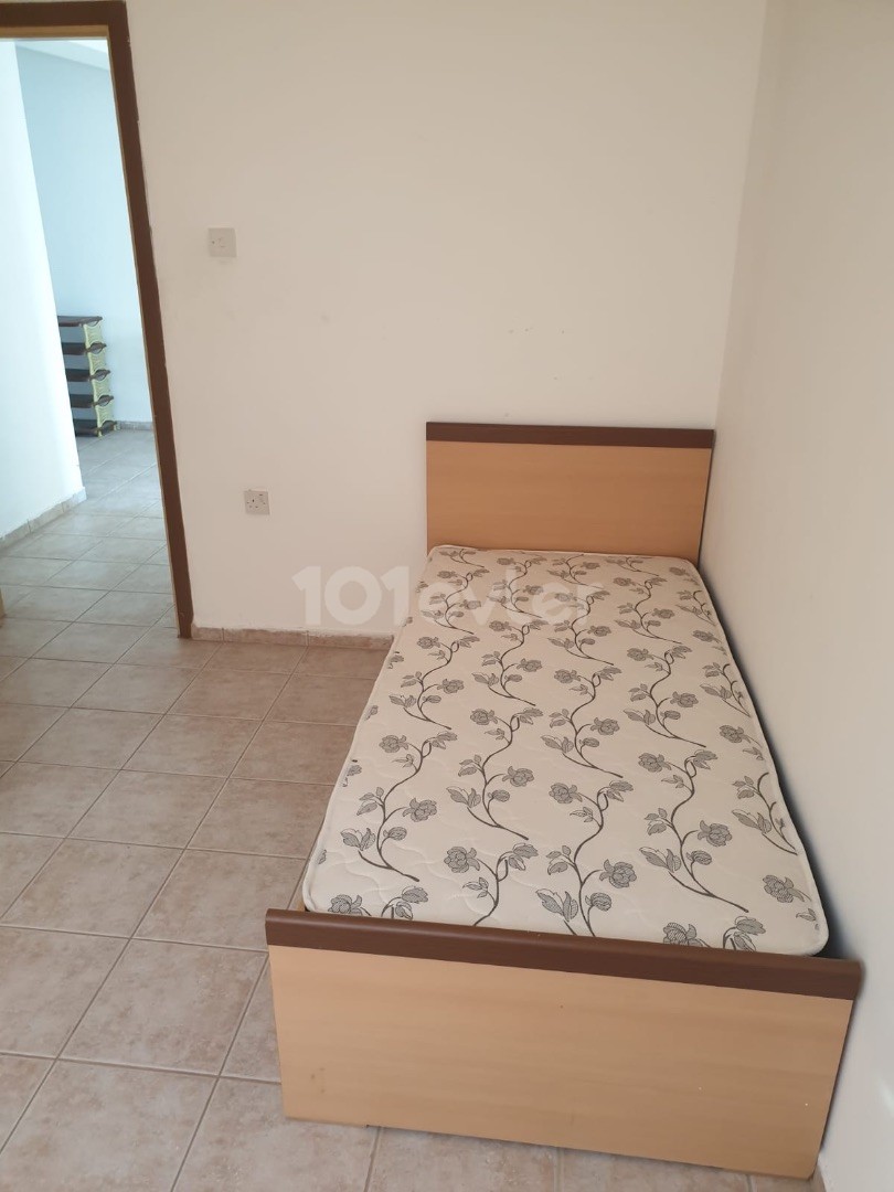 SALAMİS CADDESİNDE OKULA 5 DK YÜRÜME MESAFESİNDE   3+1 KİRALIK DAİRE