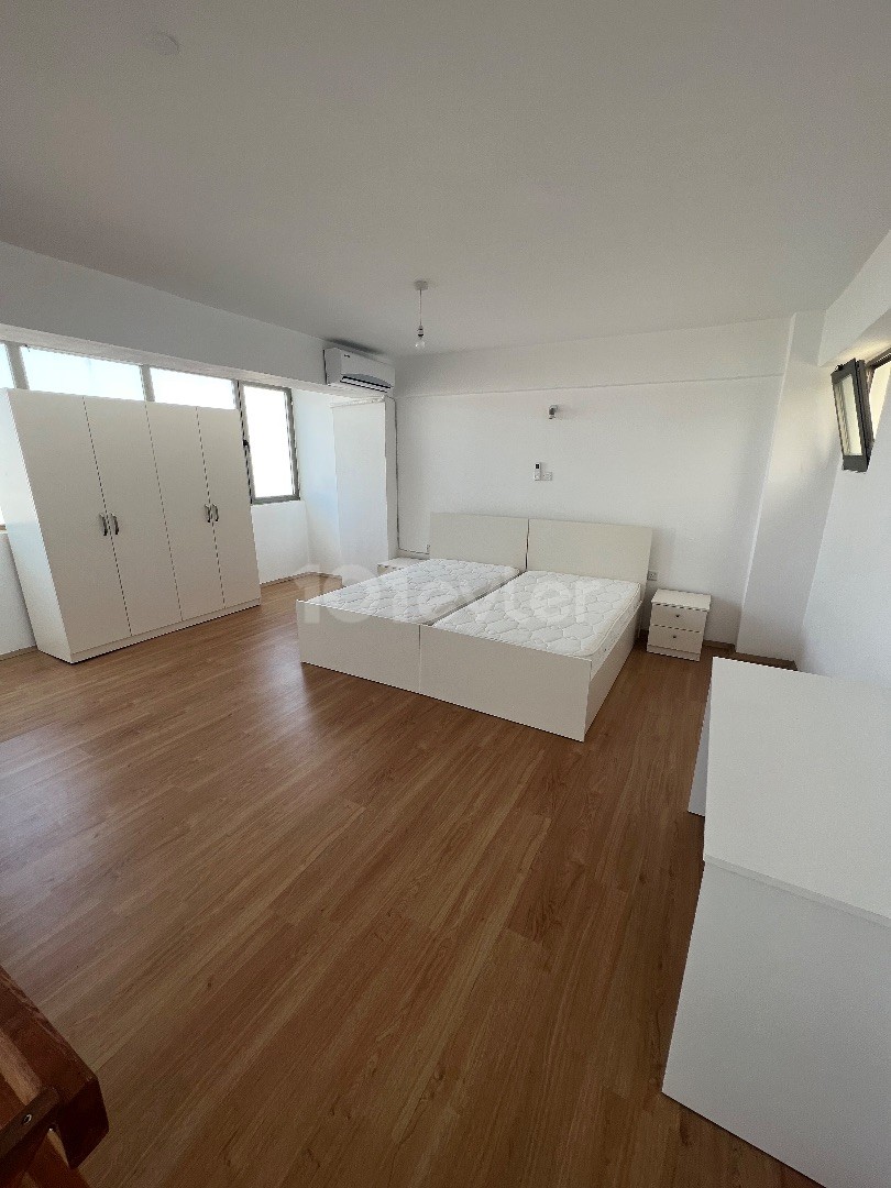 Mağusa sakarya bölgesinde Adakent üniversitesi yanı yıllık kiralık lüks 1+1 loft daire ‼️Su internet içinde temmuz ayında müsait 