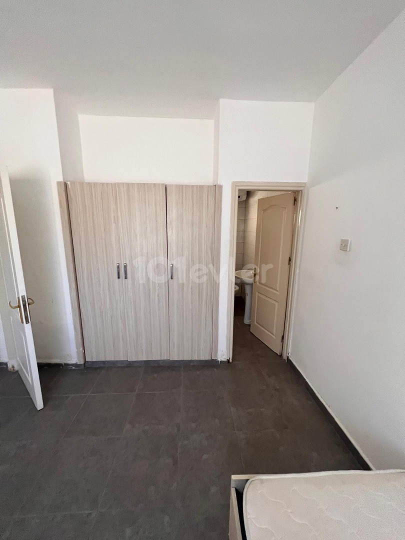 SALAMIS CADDESİNDE DAÜ YE 3 DK YÜRÜME MESAFESİNDE ZEMİN KATTA 1+1 DAİRE