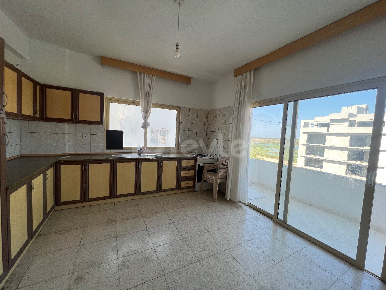 3+1 FLAT WITH ANNUAL PAYMENT ON SALAMIS STREET, 3 MINUTES WALKING DISTANCE TO EMU!