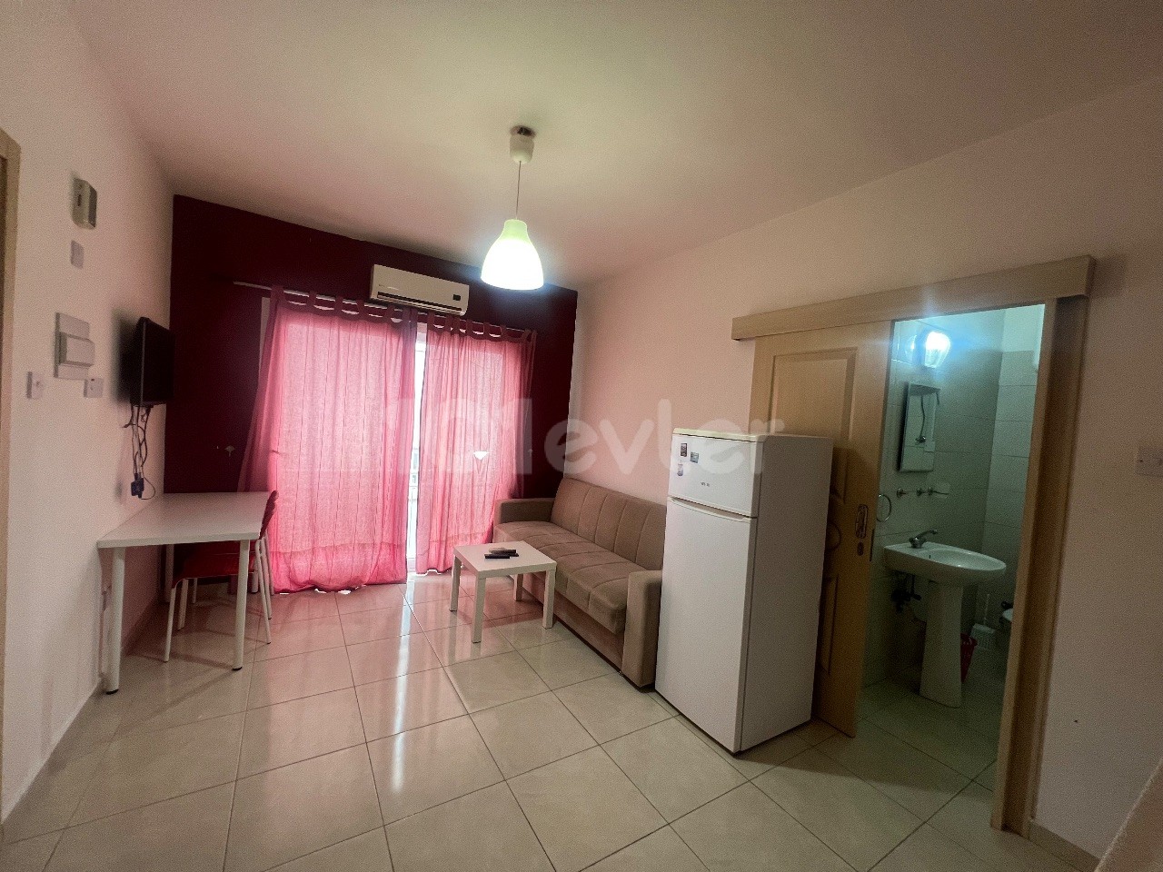 FLAT FOR RENT ON SALAMIS STREET, 10 MINUTES FROM THE SCHOOL, 10 months payment