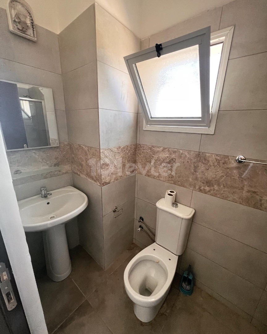 1+1 flat for rent next to the bus stop opposite Salamış Street in Famagusta Sakarya region, water is included in the price!!