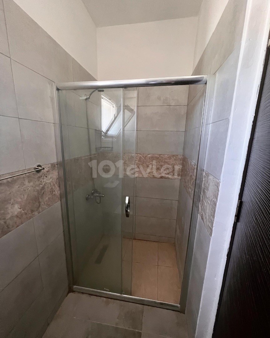 1+1 flat for rent next to the bus stop opposite Salamış Street in Famagusta Sakarya region, water is included in the price!!