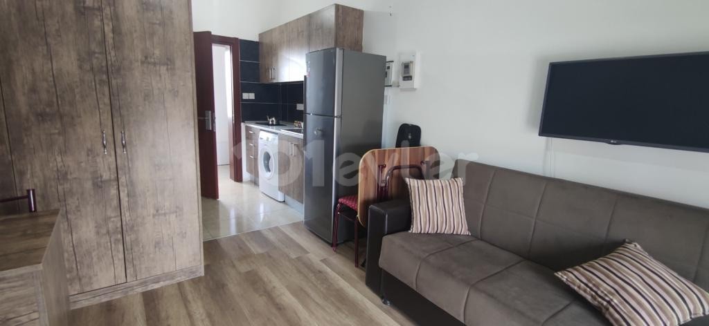 Erschwingliche Wohnung zur Miete im Zentrum von Famagusta, 10 Gehminuten von der EMU entfernt. Vergessen Sie nicht, Ihre Wohnung zu Aktionspreisen für Juli zu reservieren. ❕❕Wasser, Internetgebühren und Wohnungsreinigung sind im Preis inbegriffen