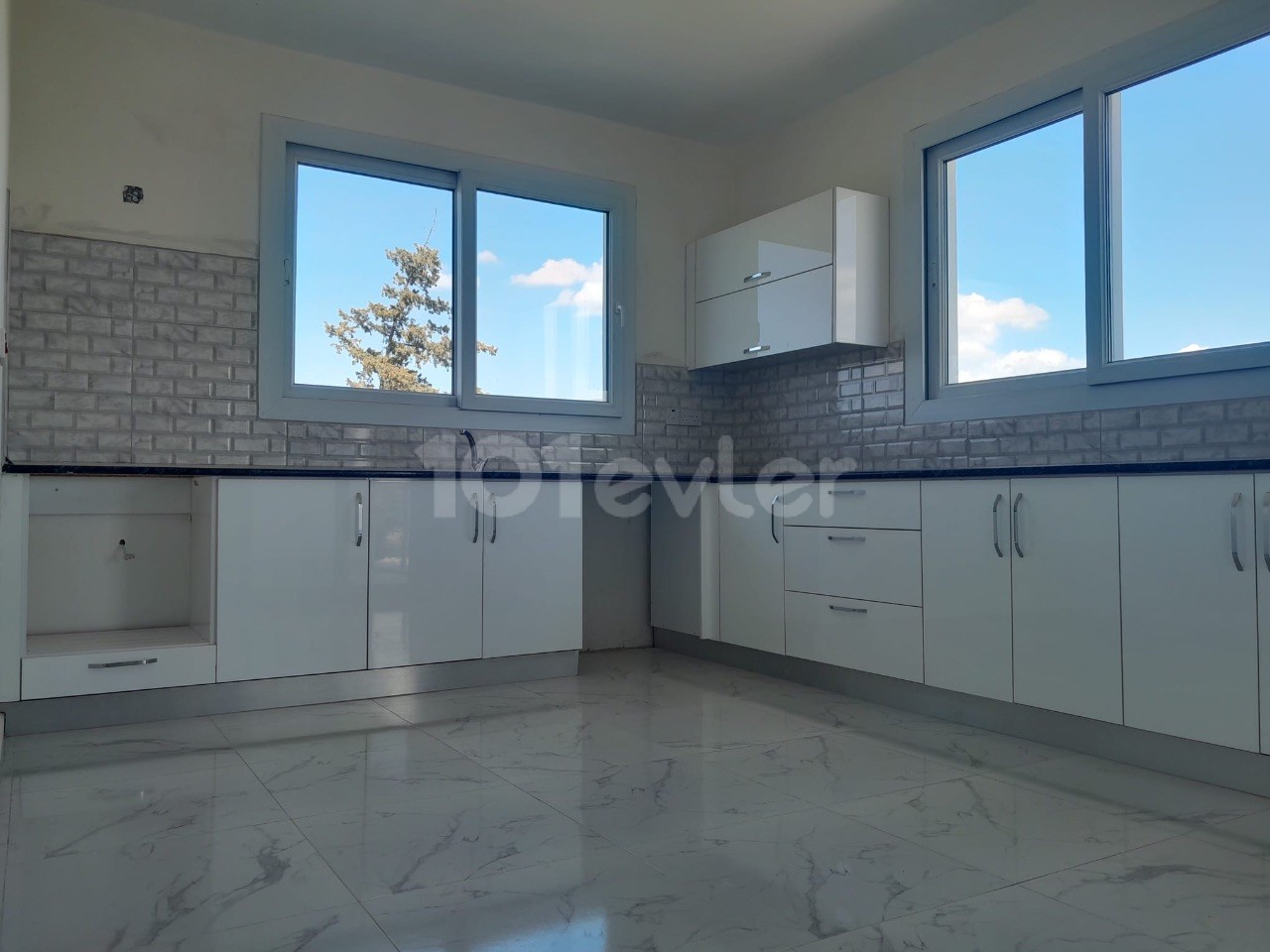 2+1 New Flat For Sale in Minareliköy