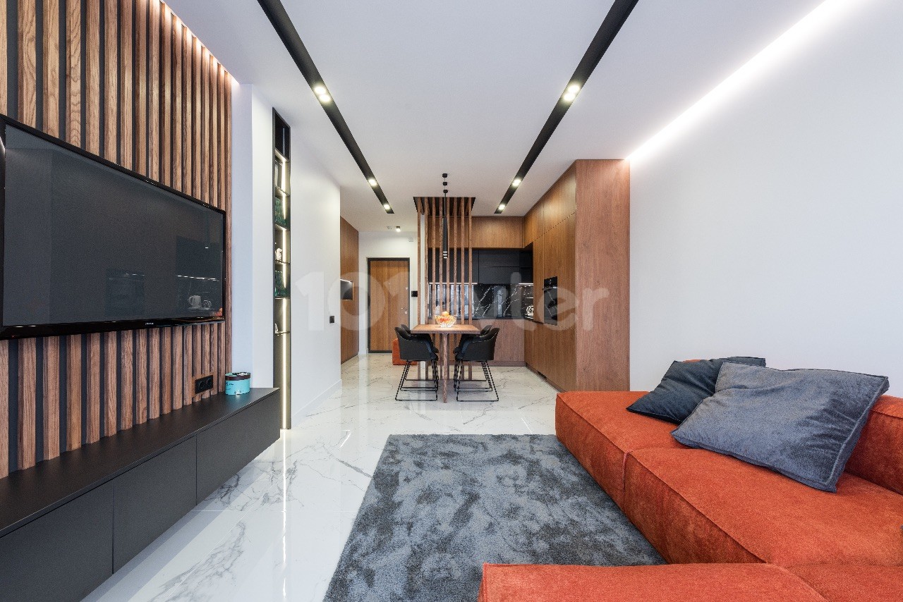 آپارتمان جدید 2+1 تحویل پس از 15 ماه در یک سایت امن با استخر در منطقه فاماگوستا چاناکاله