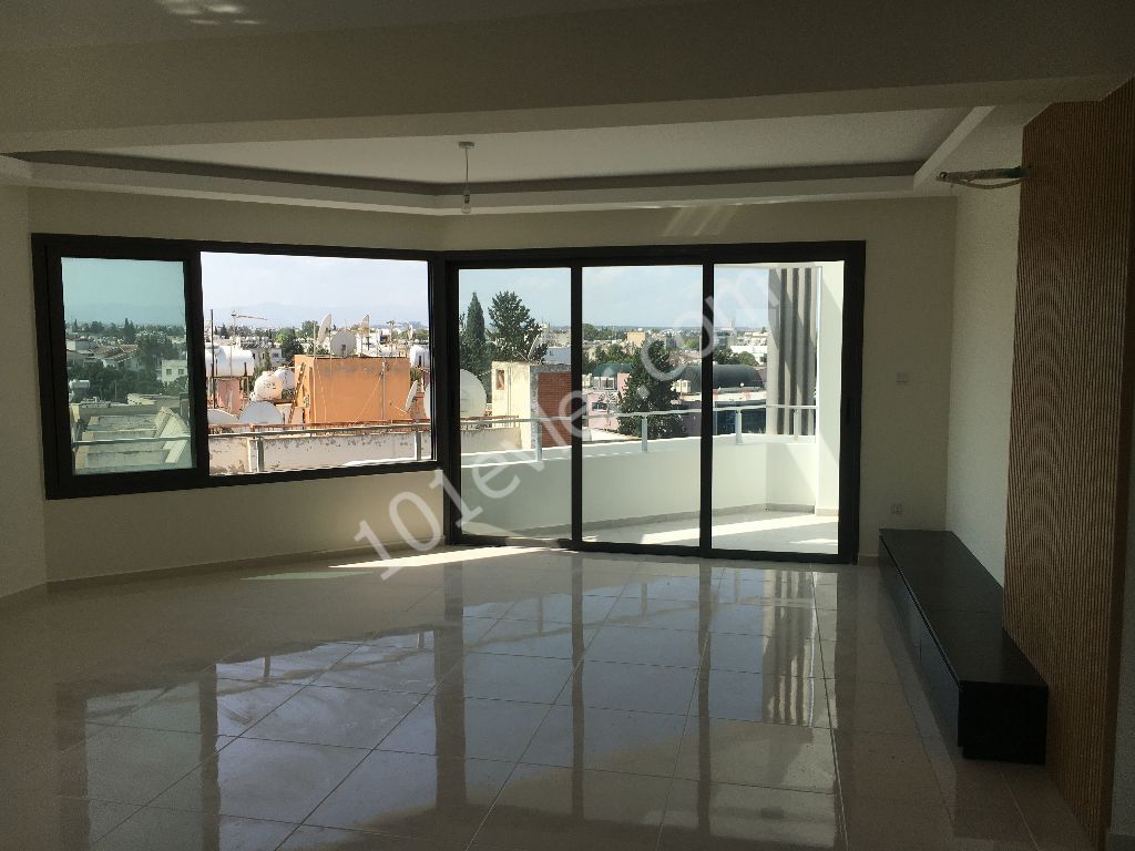 Lefkoşa Kumsal Bölgesinde Satılık 3+1 Dublex Penthouse Daire