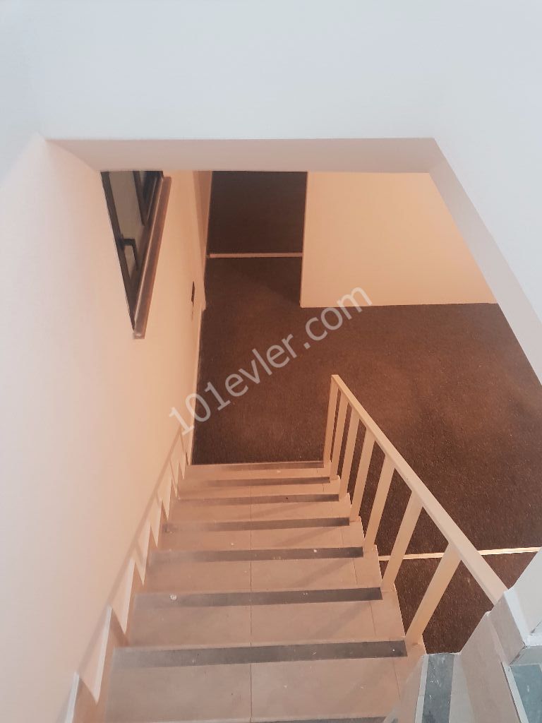 Girne Merkezde Kiralık Dükkan (Twin Towers İdil Blok)