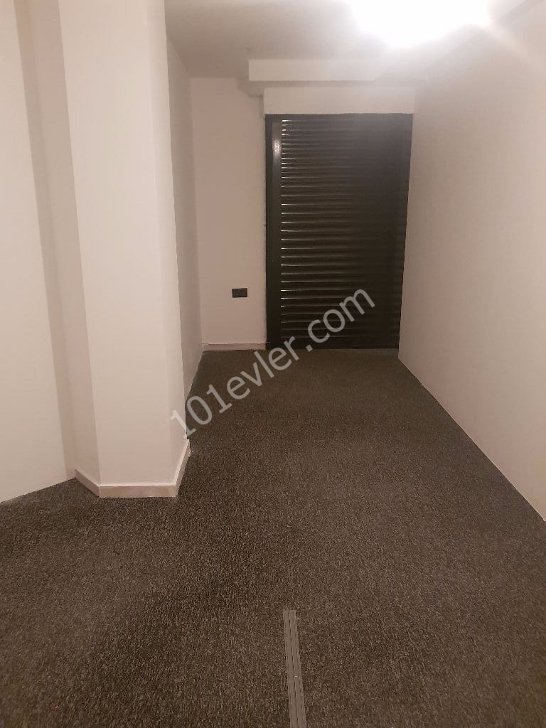 Girne Merkezde Kiralık Dükkan (Twin Towers İdil Blok)