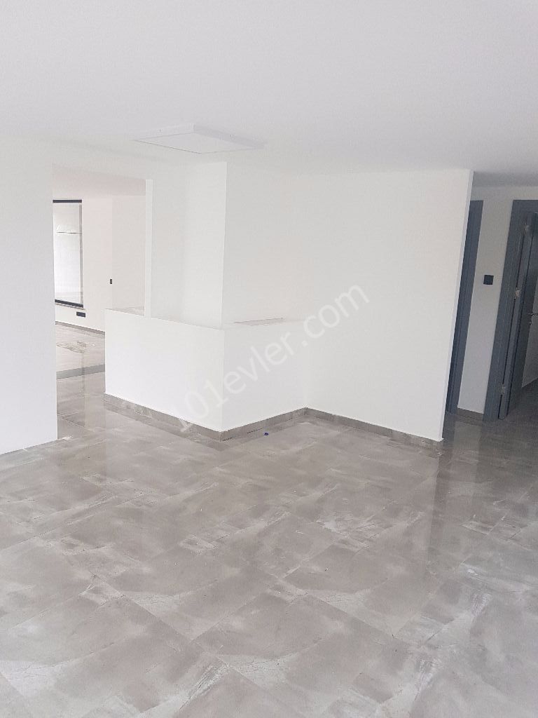 Shop To Rent in Yukarı Girne, Kyrenia