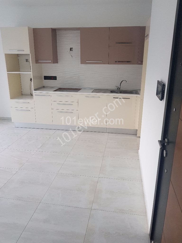 2+1 Flat for SALE (FOR SALE) in Twin Towers in Kyrenia Center, (Immediate Deed, TURNKEY)! ** 