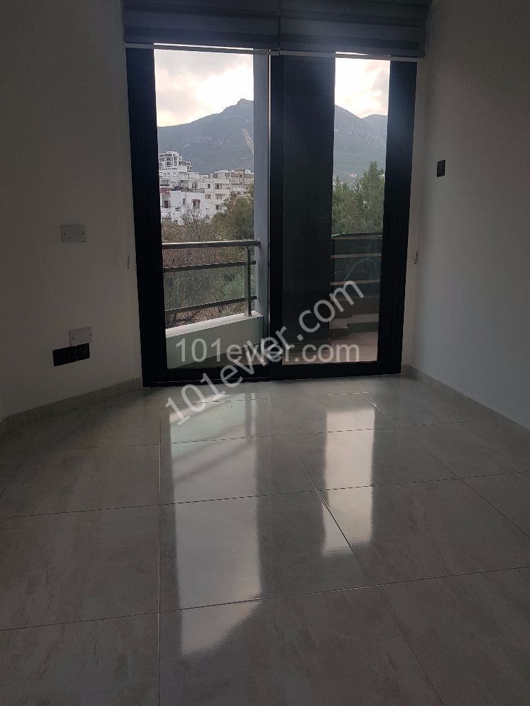 2+1 Flat for SALE (FOR SALE) in Twin Towers in Kyrenia Center, (Immediate Deed, TURNKEY)! ** 