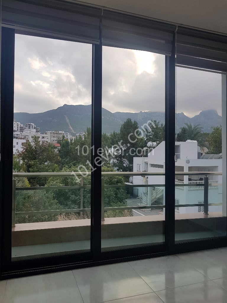 2+1 Flat for SALE (FOR SALE) in Twin Towers in Kyrenia Center, (Immediate Deed, TURNKEY)! ** 