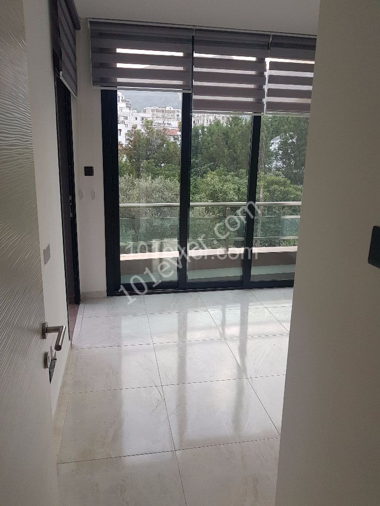 2+1 Flat for SALE (FOR SALE) in Twin Towers in Kyrenia Center, (Immediate Deed, TURNKEY)! ** 