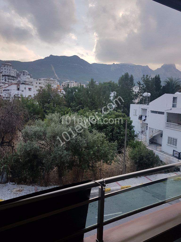 2+1 Flat for SALE (FOR SALE) in Twin Towers in Kyrenia Center, (Immediate Deed, TURNKEY)! ** 