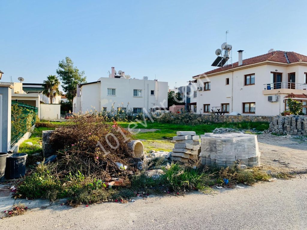 Nikosia-Yenikent in anständig, leicht zu erreichen und unser ausgezeichnetes Grundstück mit einem Kinderpark steht zum Verkauf! ** 