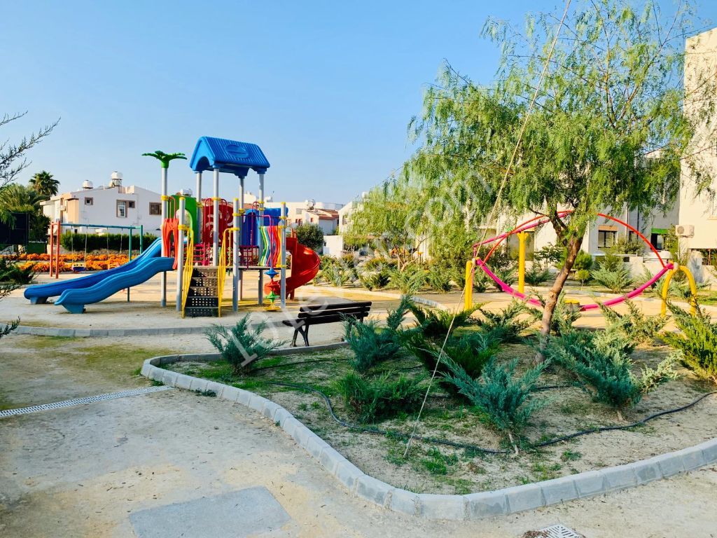 Nikosia-Yenikent in anständig, leicht zu erreichen und unser ausgezeichnetes Grundstück mit einem Kinderpark steht zum Verkauf! ** 