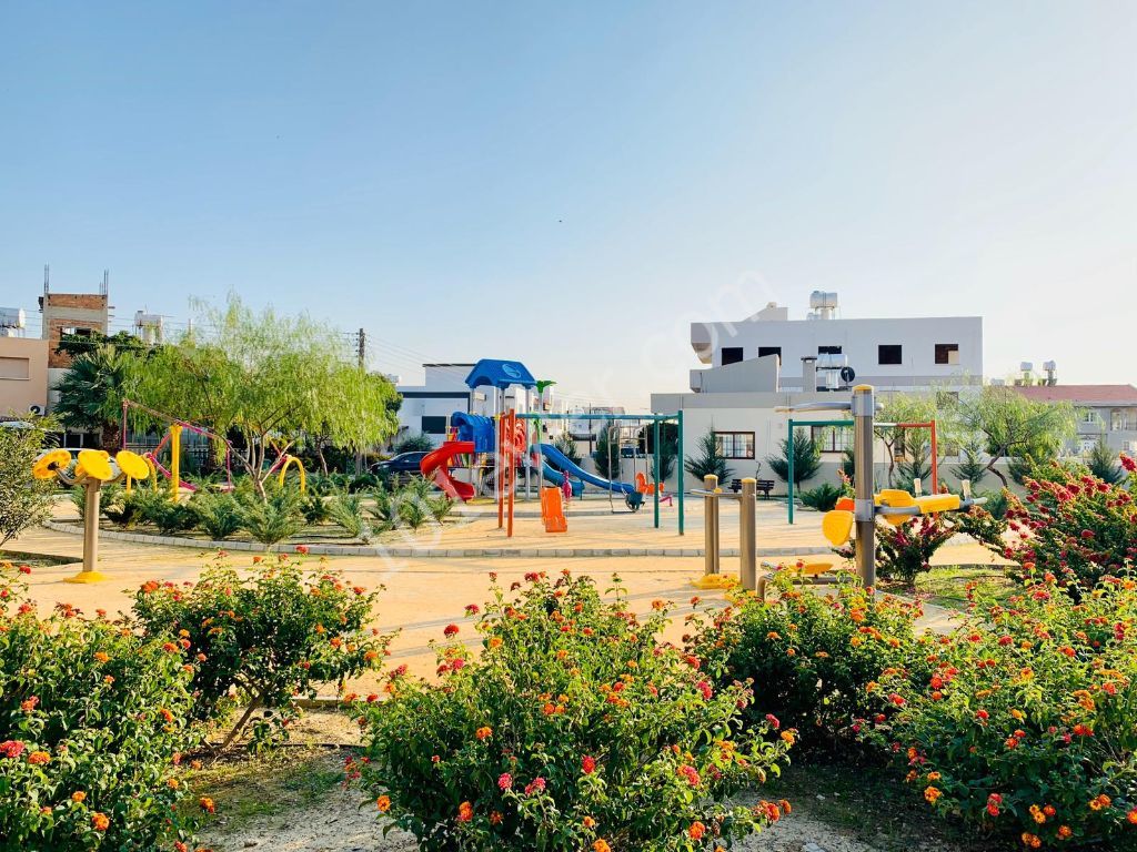 Nikosia-Yenikent in anständig, leicht zu erreichen und unser ausgezeichnetes Grundstück mit einem Kinderpark steht zum Verkauf! ** 