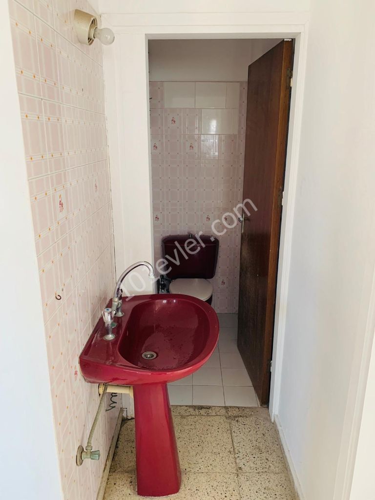 (*No Commission) 3+1 Flat at Walking Distance to Bus Services and DEREBOYU-the Center of Shopping and Social Life in Nicosia!