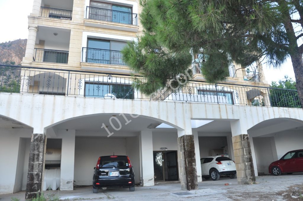 Girne-Boğaz'da Muhteşem Dağ & Şehir Manzaralı ve Teraslı & Bahçeli 130 m2 3+1 Daire!