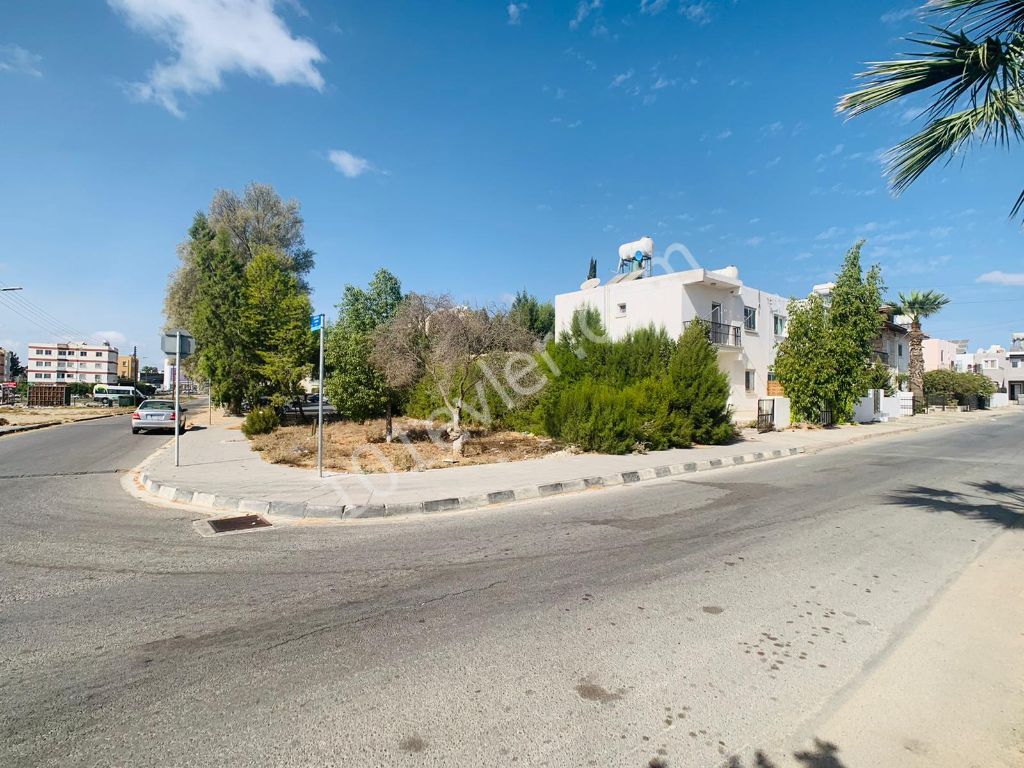 Halb freistehend Mieten in Taşkınköy, Nikosia