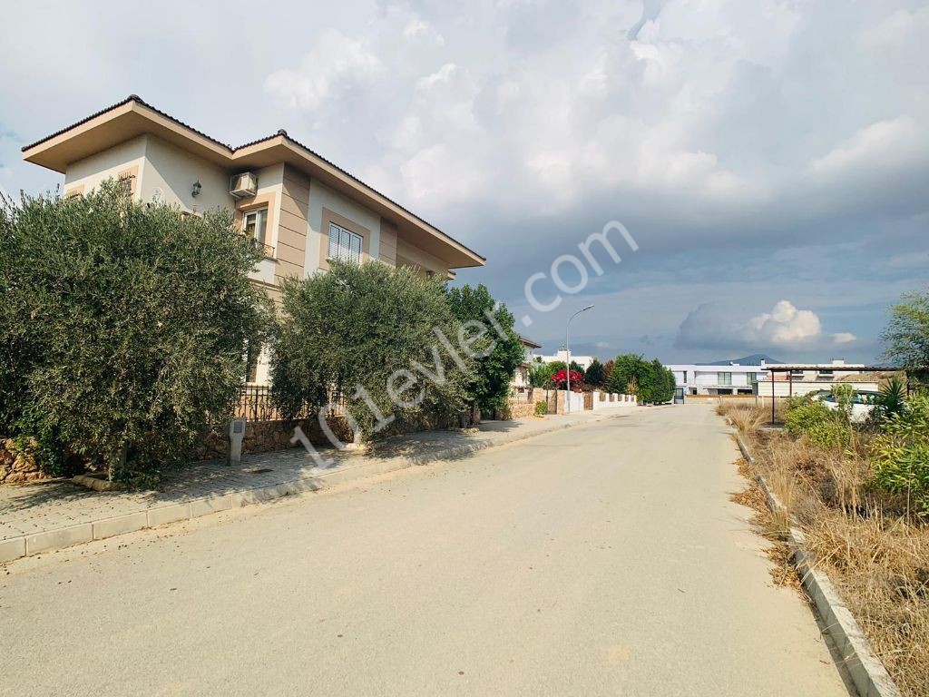 DEC Yesil Area - 80% Zoned - 750m2 - UNIQUE CORNER PLOT OF LAND in the MOST DECENT Area of Nicosia-Hamitkoy! ** 