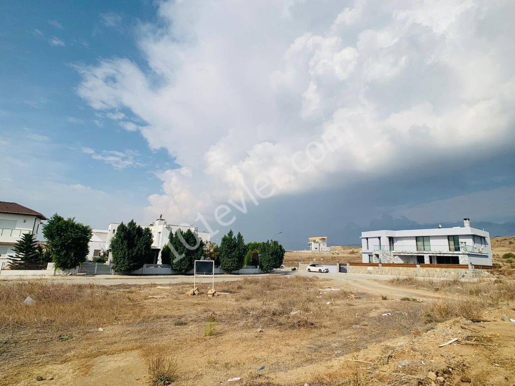 DEC Yesil Area - 80% Zoned - 750m2 - UNIQUE CORNER PLOT OF LAND in the MOST DECENT Area of Nicosia-Hamitkoy! ** 