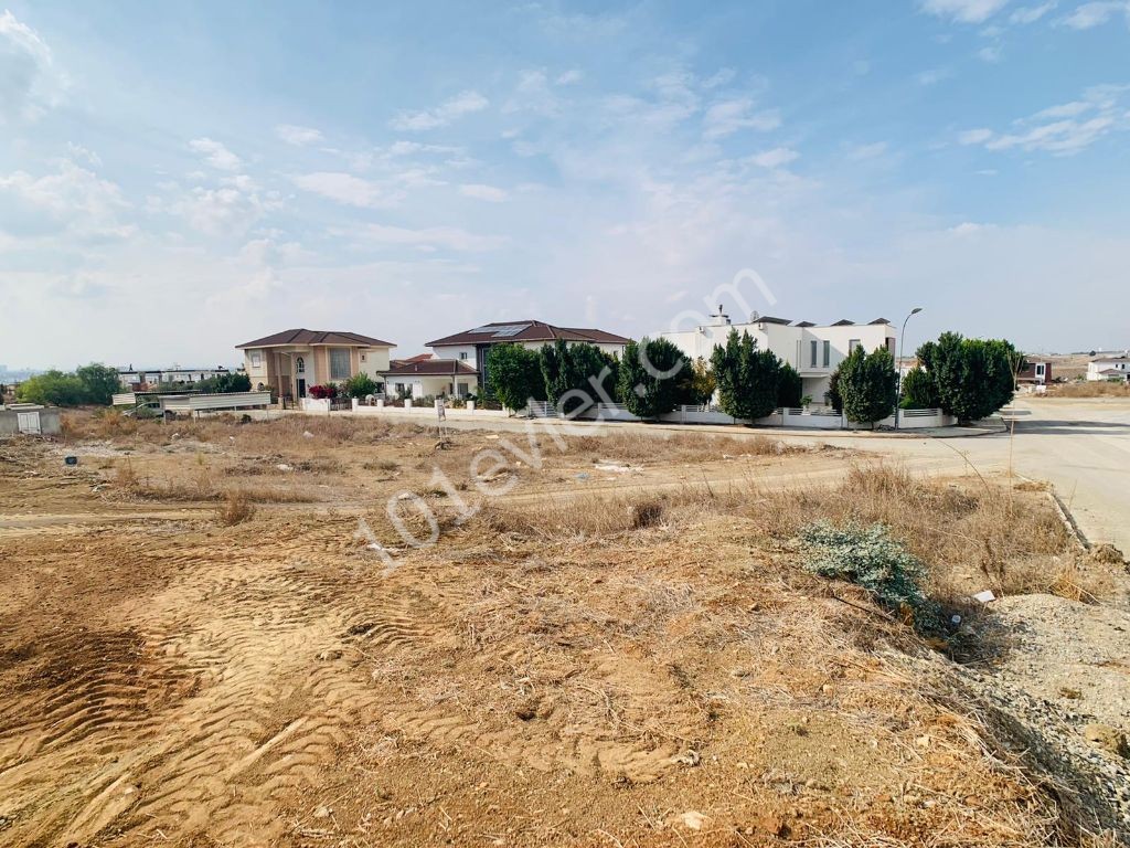 DEC Yesil Area - 80% Zoned - 750m2 - UNIQUE CORNER PLOT OF LAND in the MOST DECENT Area of Nicosia-Hamitkoy! ** 