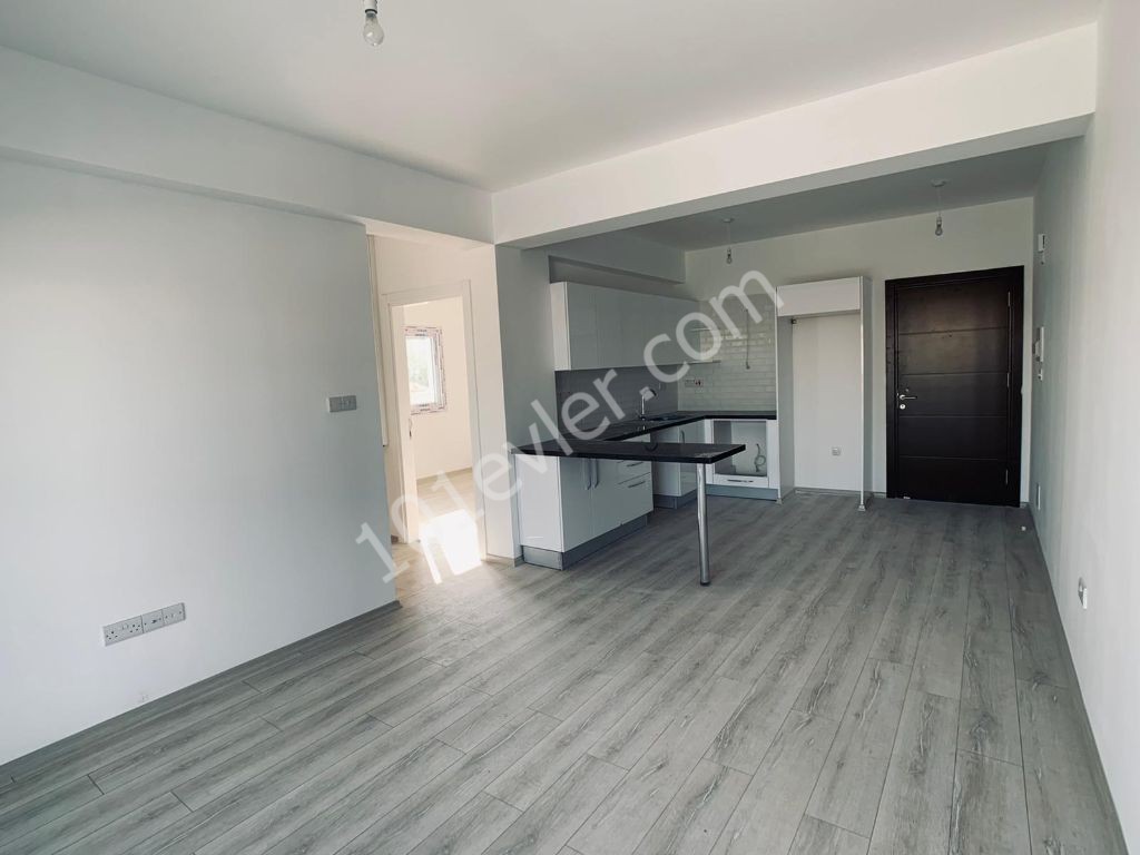 LEFKOŞA-MARMARA'da Asansörlü Yepyeni Apartmanımızın 1. Kat Dairesi İlk Şanslı Kiracısını Bekliyor!