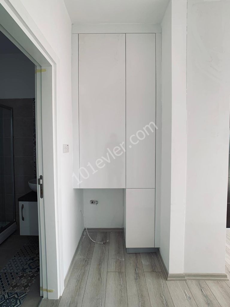 LEFKOŞA-MARMARA'da Asansörlü Yepyeni Apartmanımızın Manzaralı 4. Kat Dairesi İlk Şanslı Kiracısını Bekliyor!