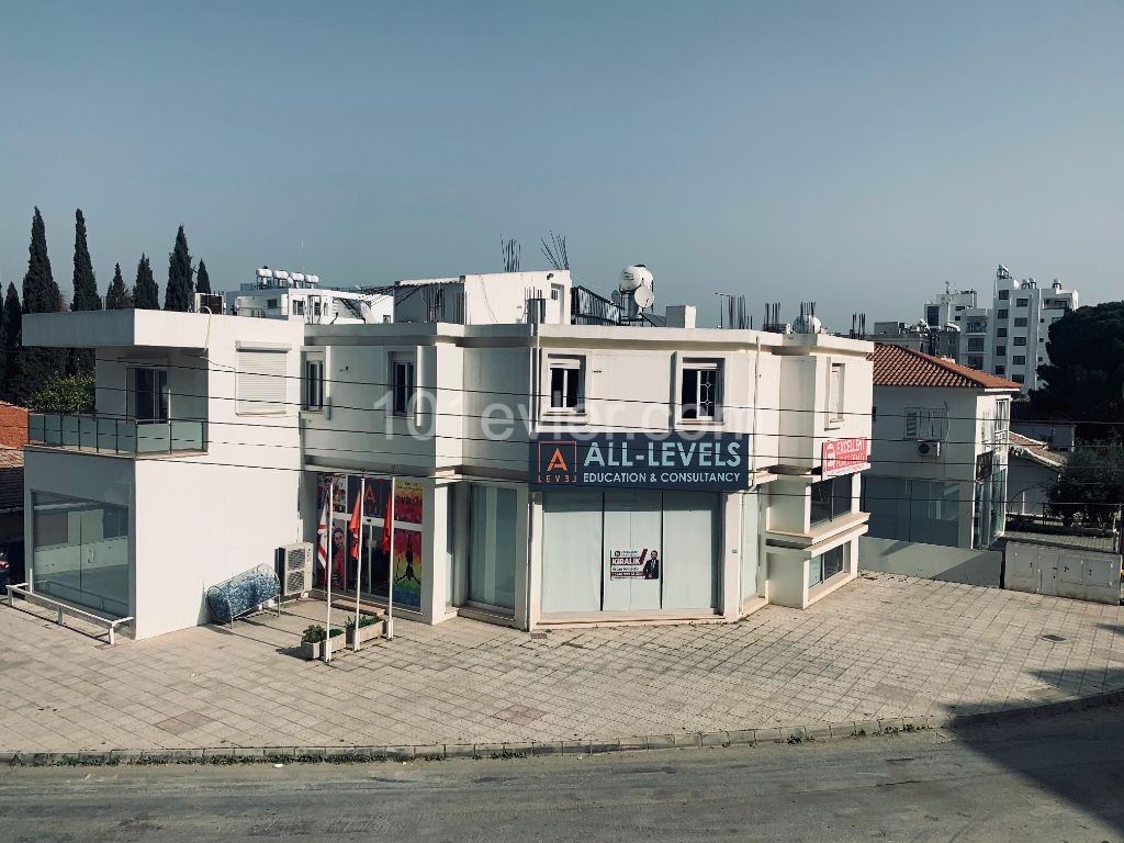 Lefkoşa'nın İş Dünyası Merkezi - YÜKSELEN DEĞER YENİŞEHİR'de Kiralık Mağaza (120m2) 