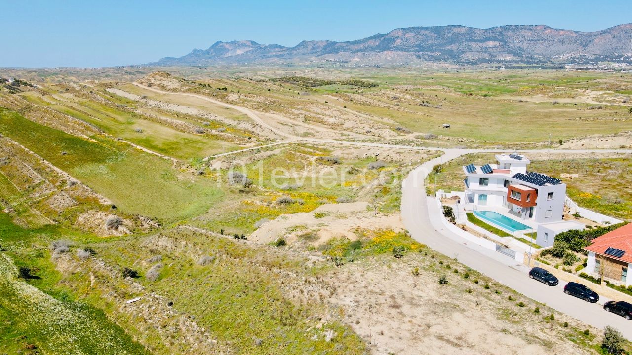 A PLOT of 955m2 Villas with PANORAMIC Views & Will Not be Closed in Front of you in the DECEST Area of NICOSIA-MITRELI! ** 