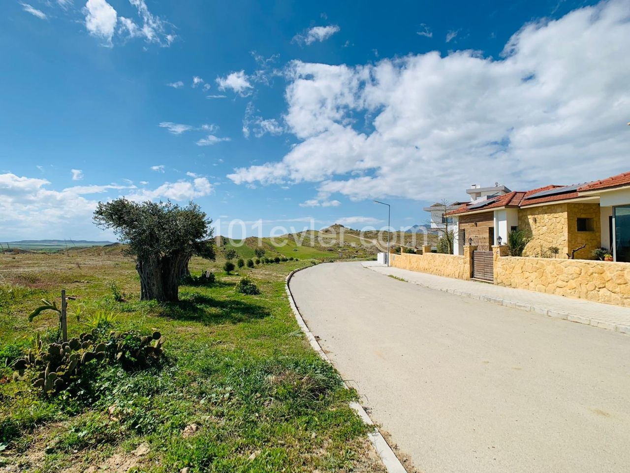 A PLOT of 955m2 Villas with PANORAMIC Views & Will Not be Closed in Front of you in the DECEST Area of NICOSIA-MITRELI! ** 