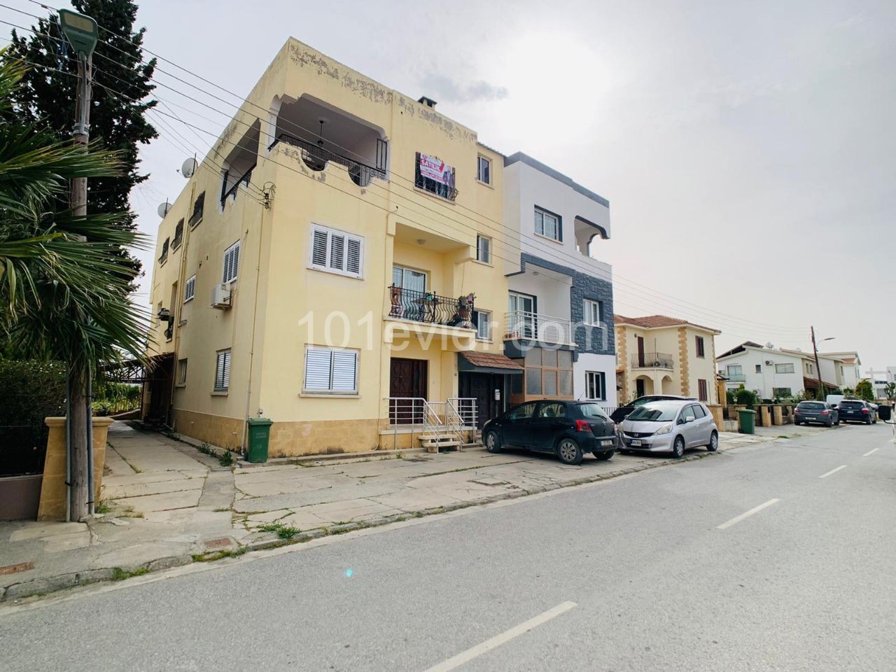 LEFKOŞA-GÖNYELİ'de 4 Mevsim Terasta Barbekü & Şömine Keyfini Yaşatan 130m2 Daire Fırsatı!