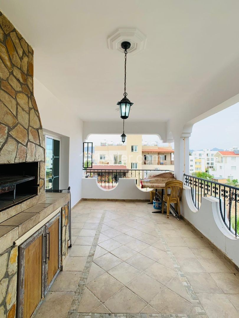 4 Jahreszeiten in Nikosia-MITREISEL 130m2 Wohnung Gelegenheit, Grill und Kamin auf der Terrasse zu genießen! ** 