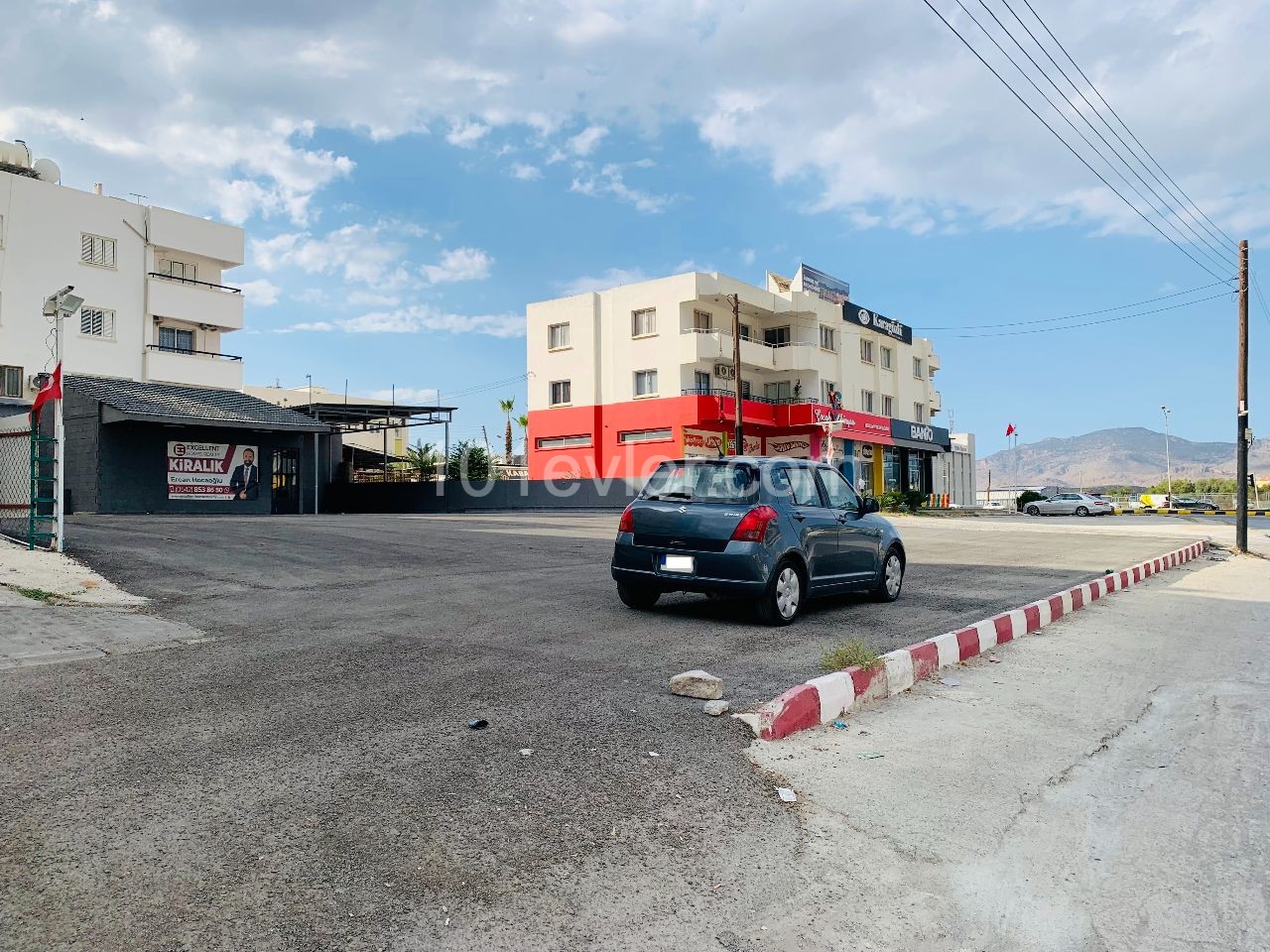 Nikosia ist auch die beliebteste Lage für Autohäuser - 23 m von der Hauptstraße. Frontal-perfekte Beschilderung wertvoller Arbeitsplatz!! ** 