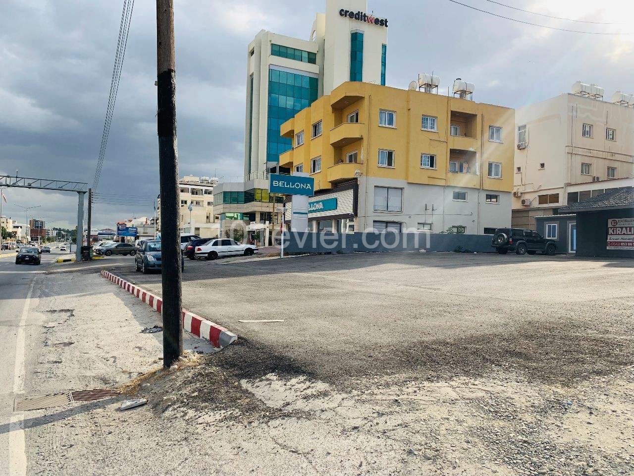 Nikosia ist auch die beliebteste Lage für Autohäuser - 23 m von der Hauptstraße. Frontal-perfekte Beschilderung wertvoller Arbeitsplatz!! ** 