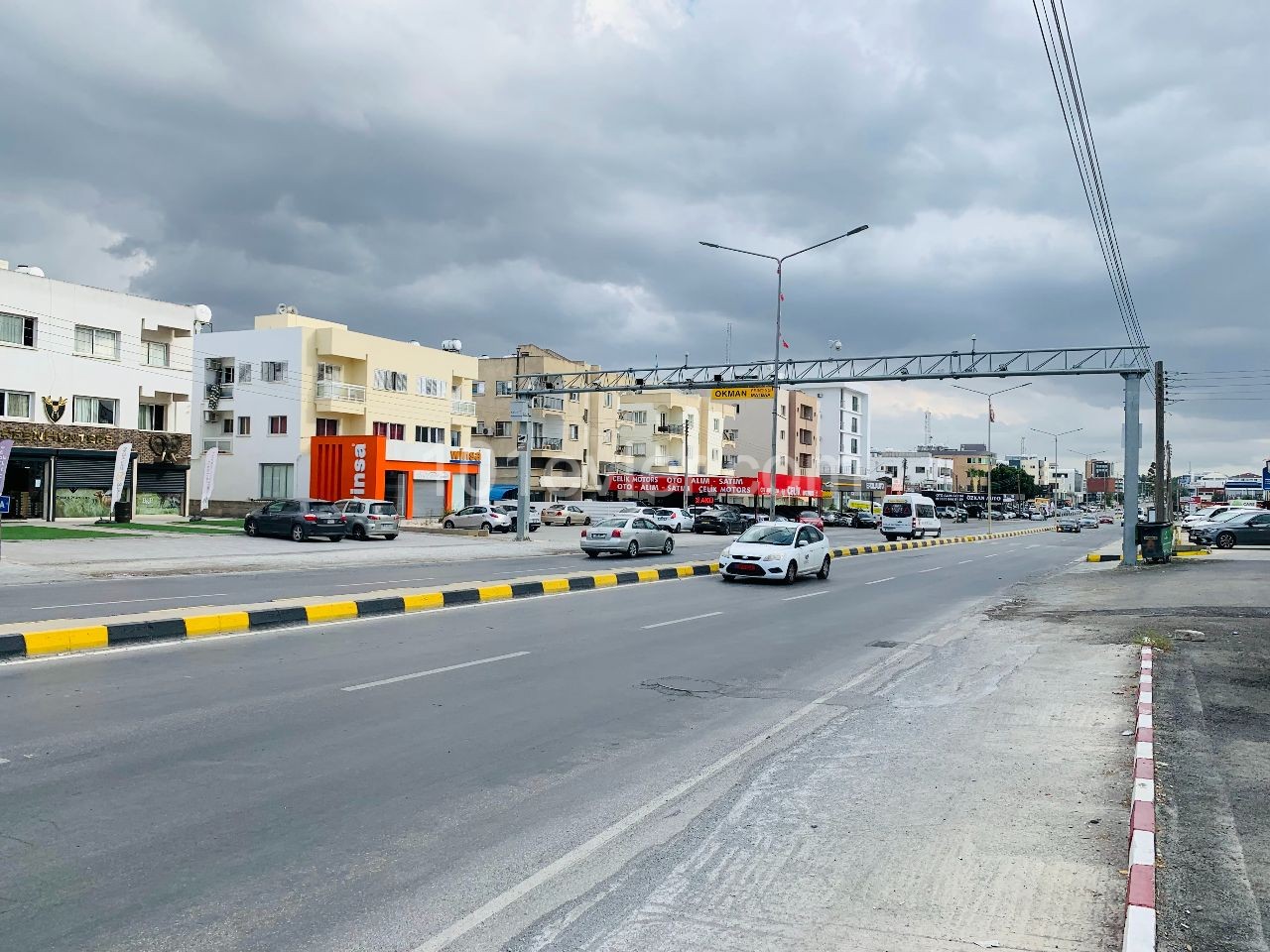 Nikosia ist auch die beliebteste Lage für Autohäuser - 23 m von der Hauptstraße. Frontal-perfekte Beschilderung wertvoller Arbeitsplatz!! ** 