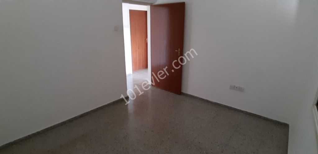 Detached House For Sale in Güzelyurt Merkez, Guzelyurt