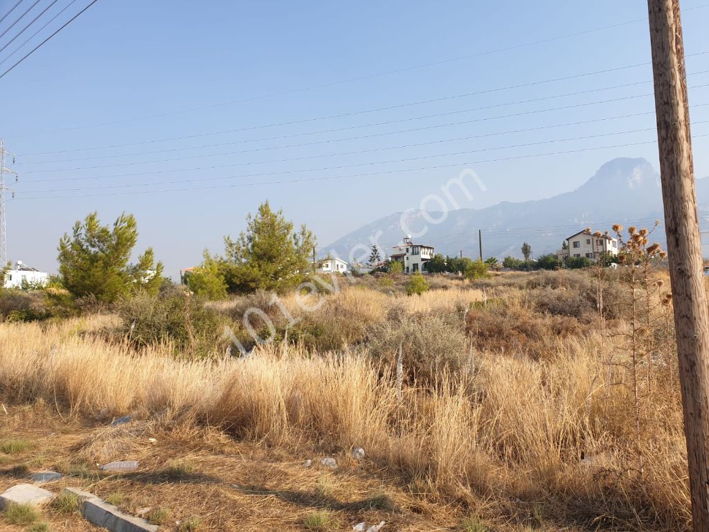 Residential Zoned Plot For Sale in Çatalköy, Kyrenia